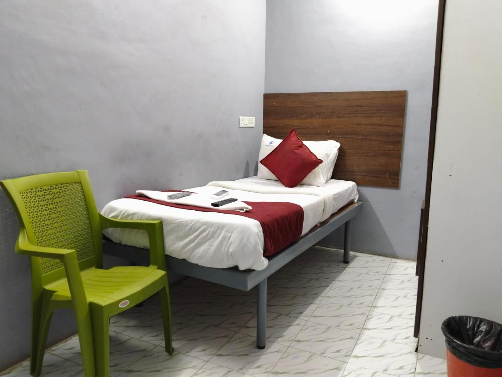 Skyry Hotel Iyyapanthangal Chennai Exterior photo